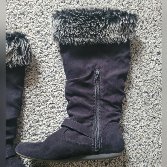 FREE New Directions Black Boots - Picture 4 of 9